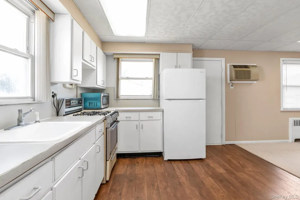 32 Jersey Street Hicksville, NY 11801