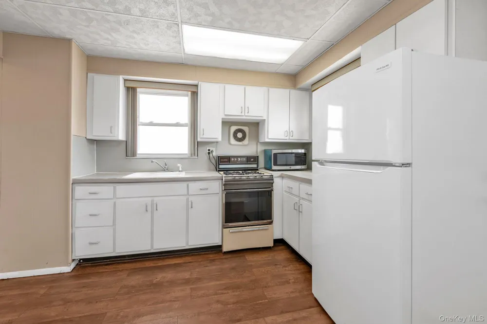 32 Jersey Street Hicksville, NY 11801