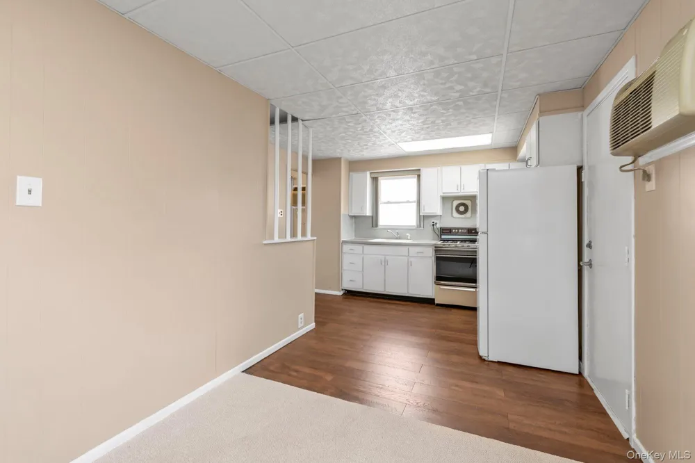 32 Jersey Street Hicksville, NY 11801