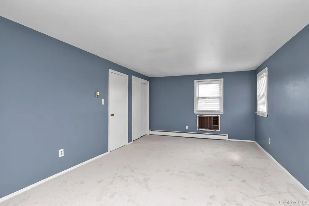 32 Jersey Street Hicksville, NY 11801