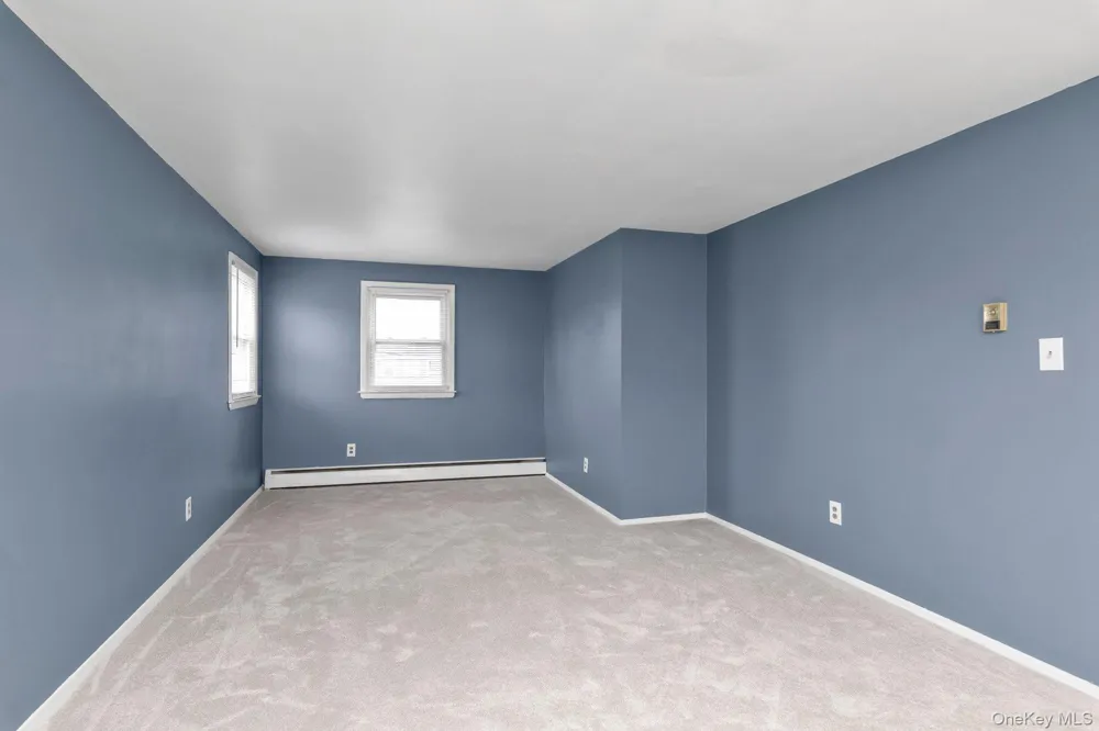 32 Jersey Street Hicksville, NY 11801