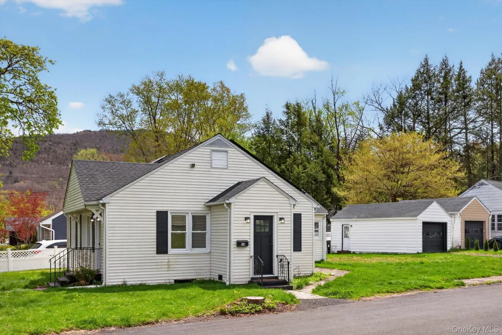 14 Roslyn Street Ellenville, NY 12428