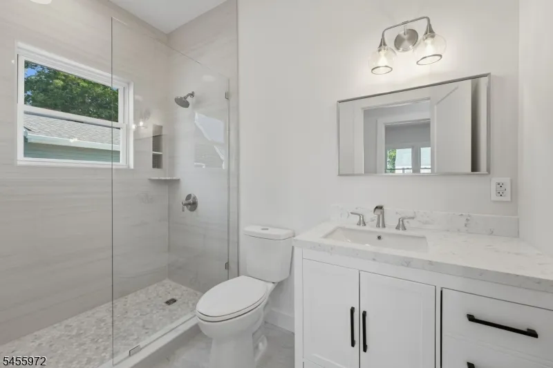 588 Maple Ave Saddle Brook, NJ 07663