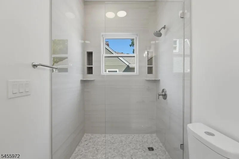 588 Maple Ave Saddle Brook, NJ 07663