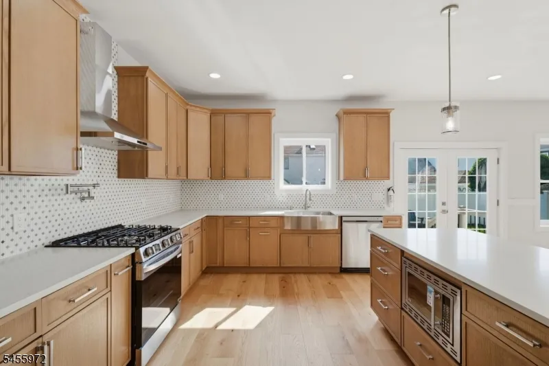588 Maple Ave Saddle Brook, NJ 07663