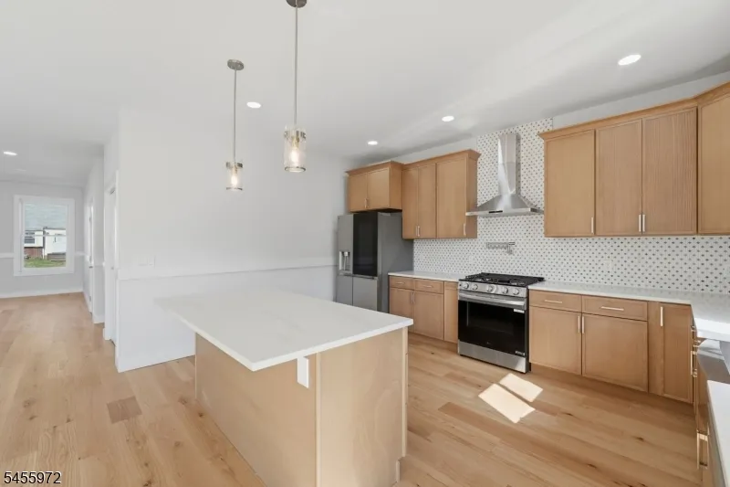 588 Maple Ave Saddle Brook, NJ 07663