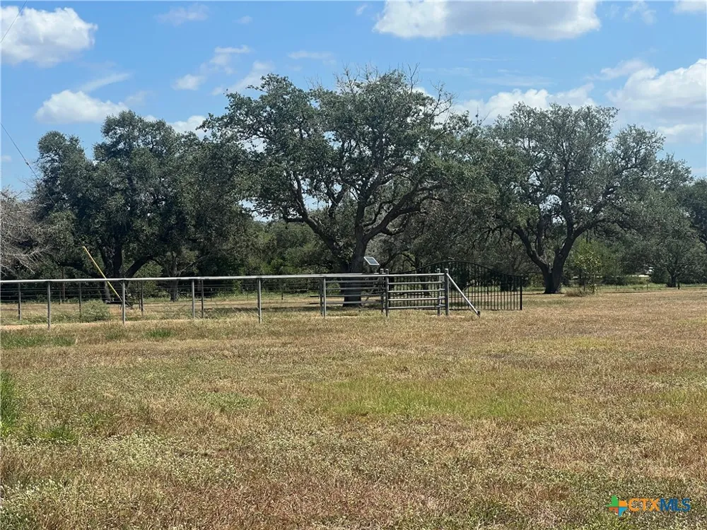 527 Moritz Road Meyersville, TX 77974