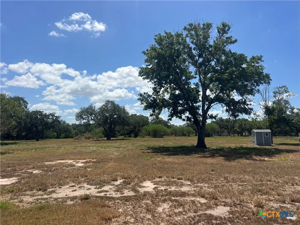 527 Moritz Road Meyersville, TX 77974