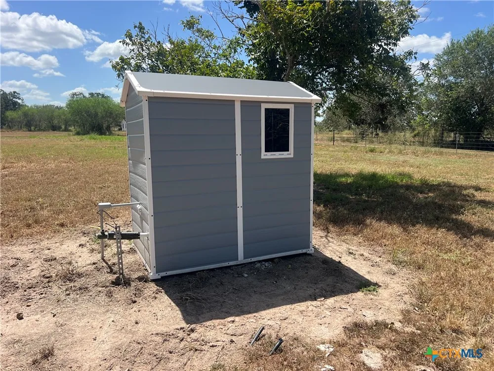 527 Moritz Road Meyersville, TX 77974