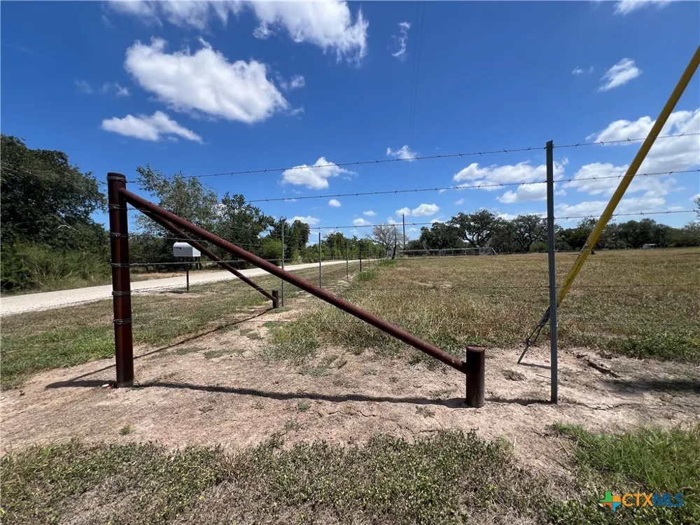 527 Moritz Road Meyersville, TX 77974