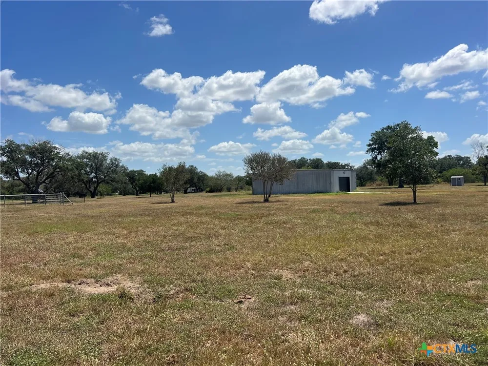 527 Moritz Road Meyersville, TX 77974