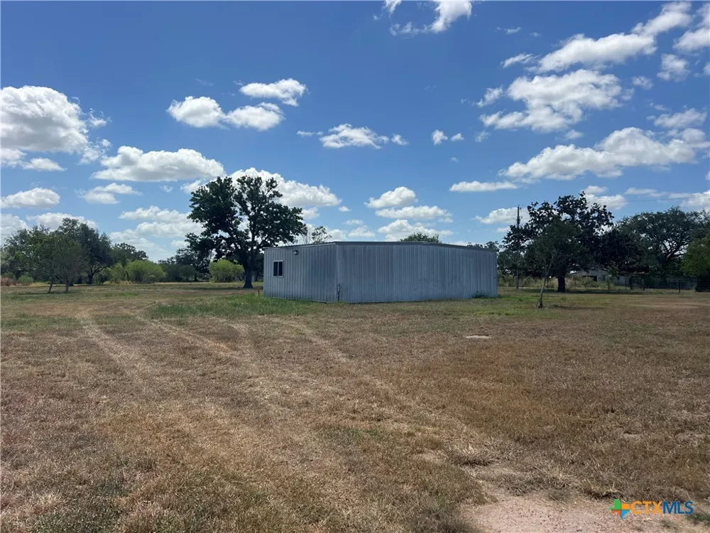 527 Moritz Road Meyersville, TX 77974