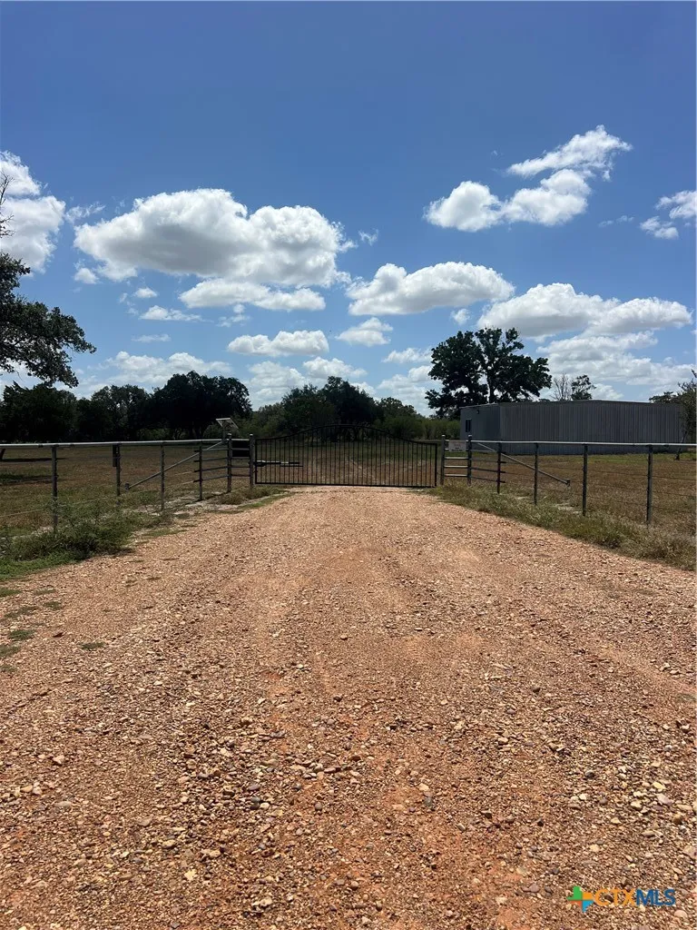 527 Moritz Road Meyersville, TX 77974