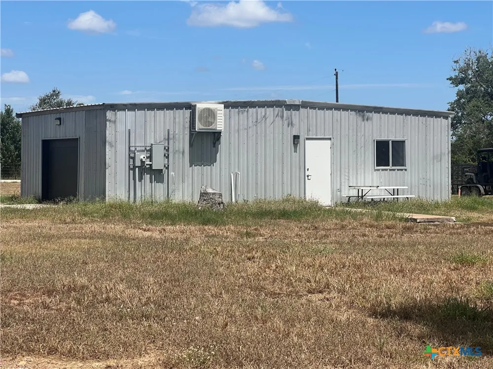 527 Moritz Road Meyersville, TX 77974