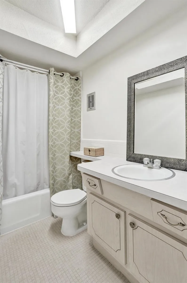 2121 NE 68TH STREET #202 Fort Lauderdale, FL 33308