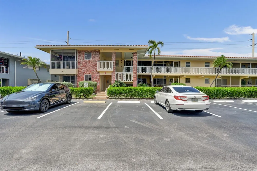 2121 NE 68TH STREET #202 Fort Lauderdale, FL 33308