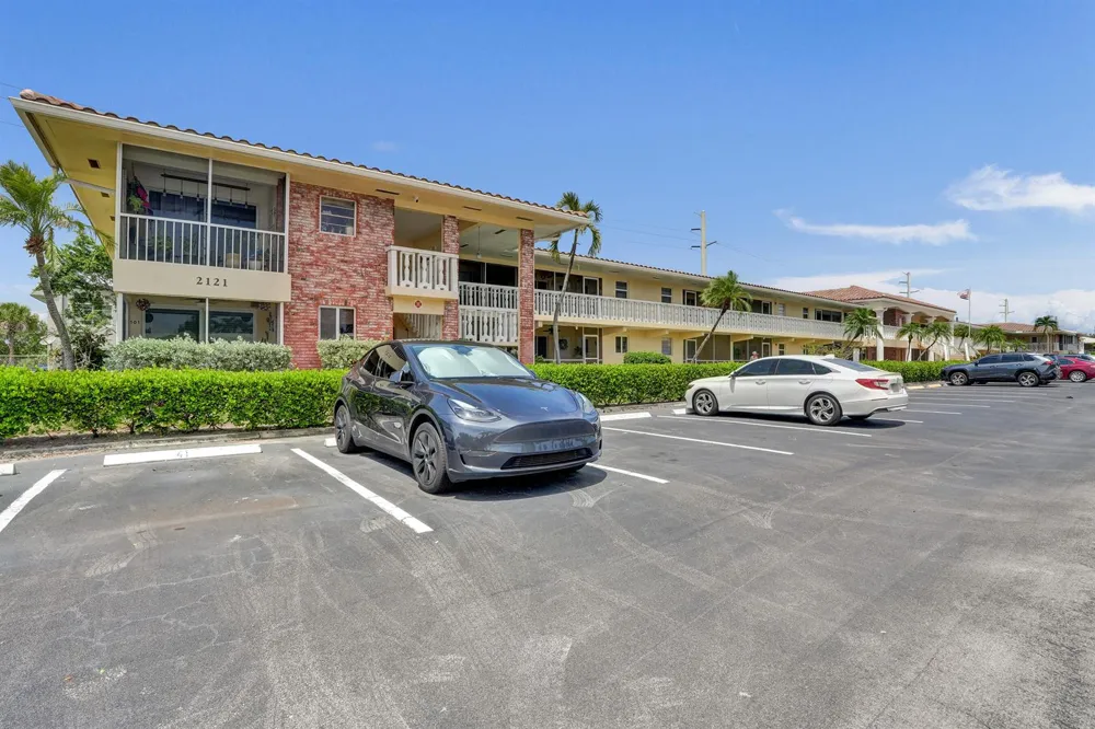 2121 NE 68TH STREET #202 Fort Lauderdale, FL 33308