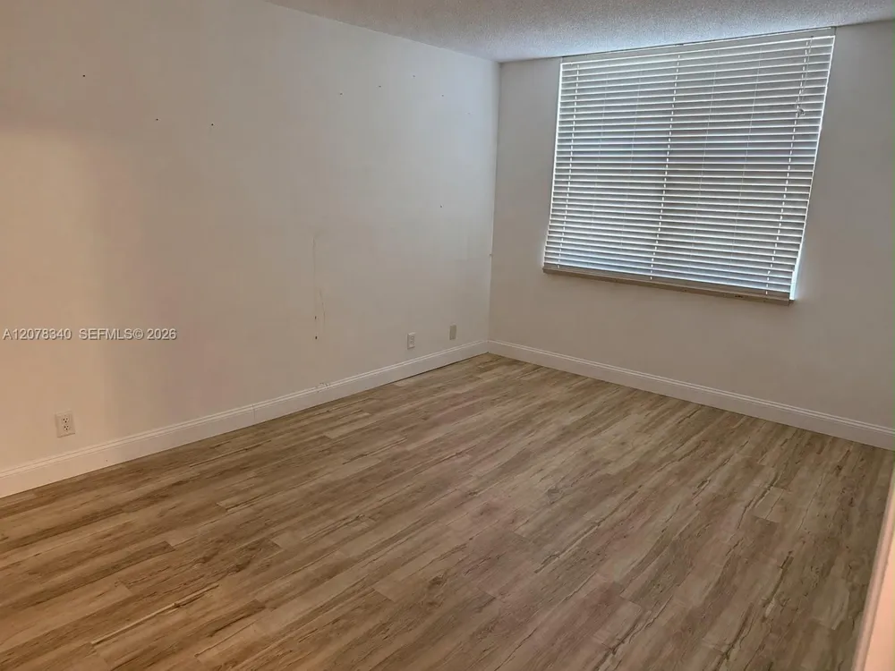 9420 Poinciana Pl #206 Davie, FL 33324