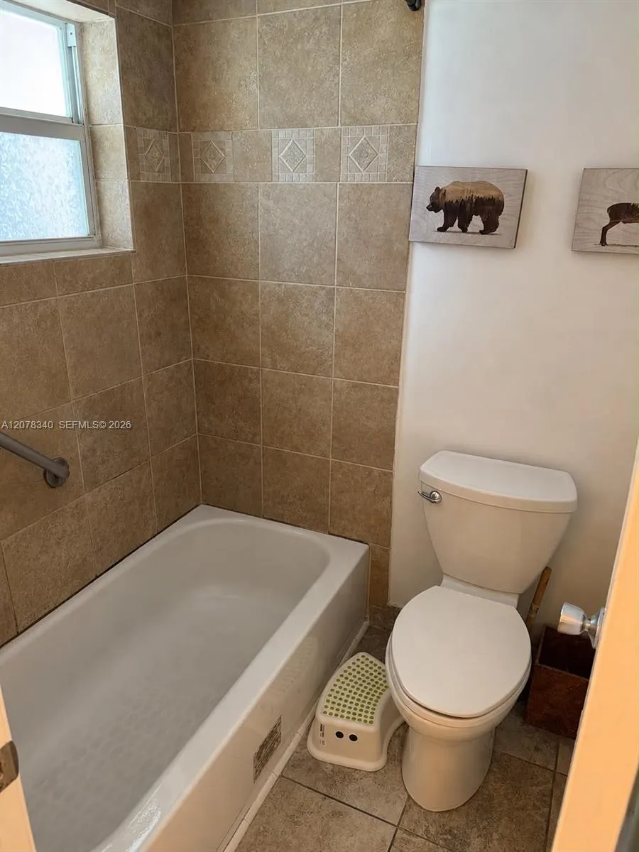9420 Poinciana Pl #206 Davie, FL 33324