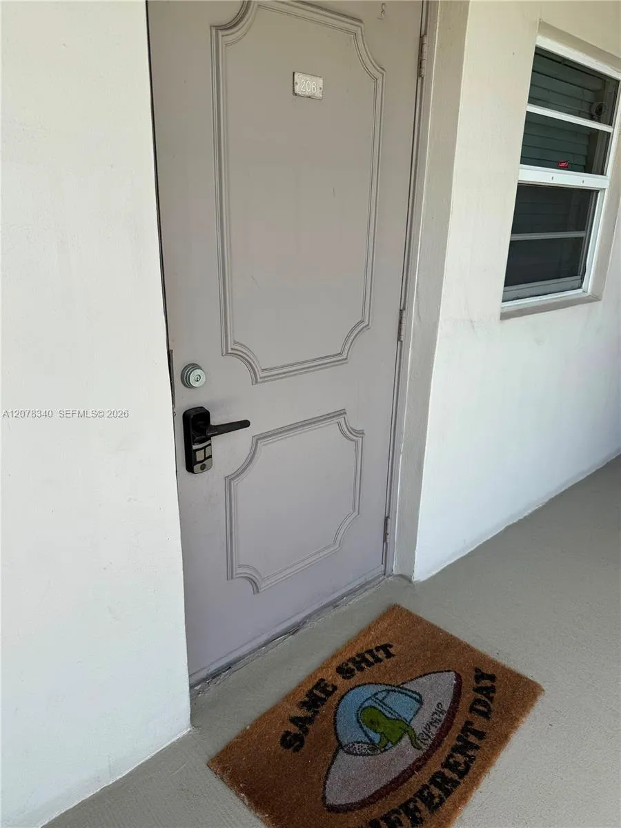 9420 Poinciana Pl #206 Davie, FL 33324
