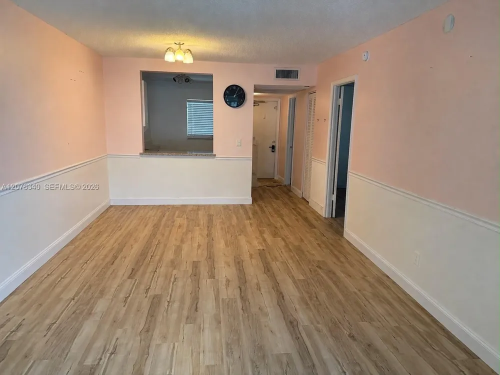9420 Poinciana Pl #206 Davie, FL 33324