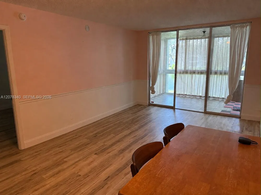 9420 Poinciana Pl #206 Davie, FL 33324