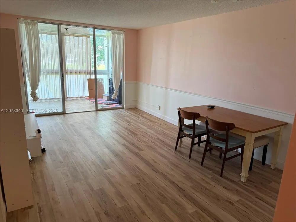 9420 Poinciana Pl #206 Davie, FL 33324
