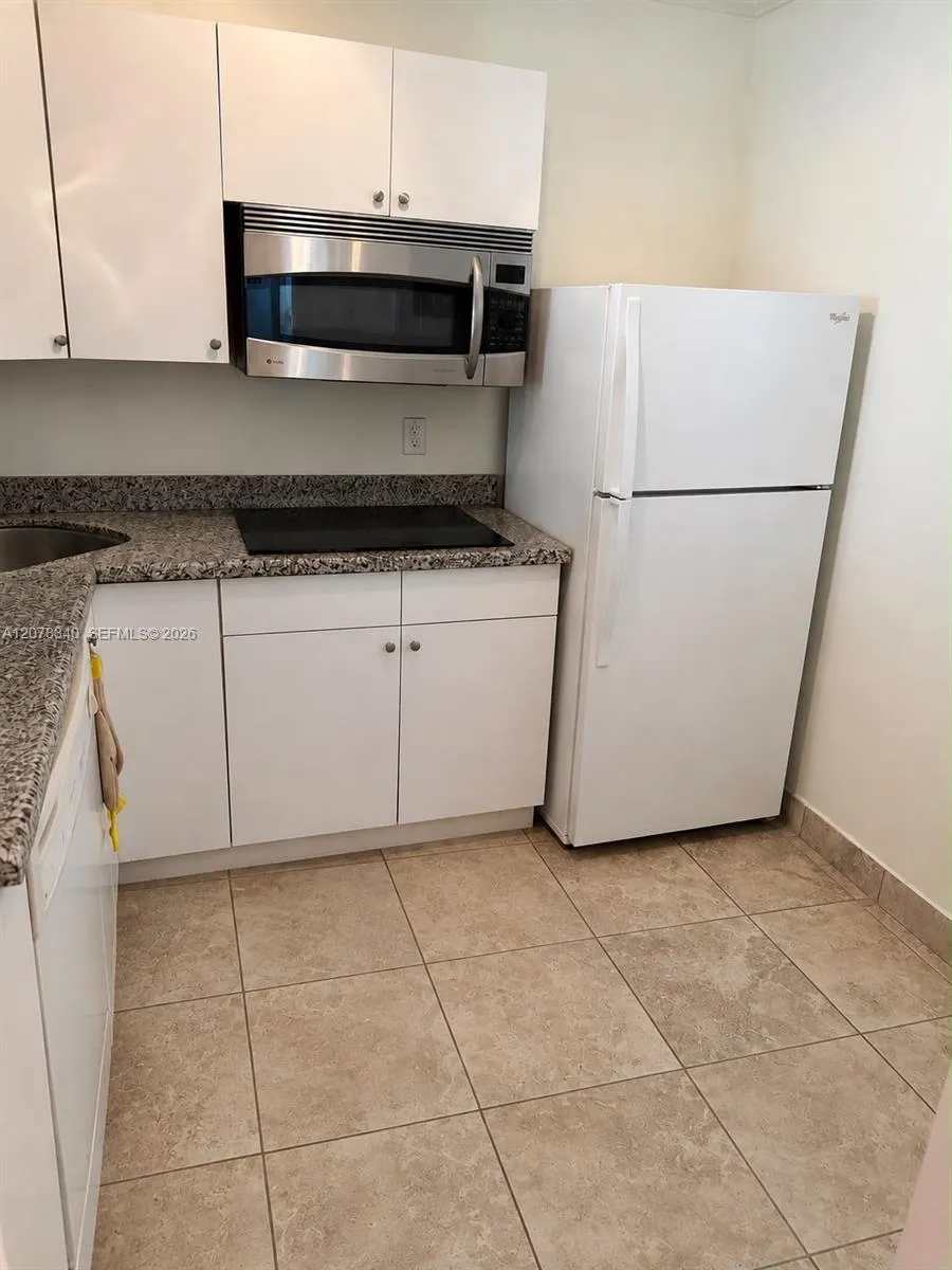 9420 Poinciana Pl #206 Davie, FL 33324