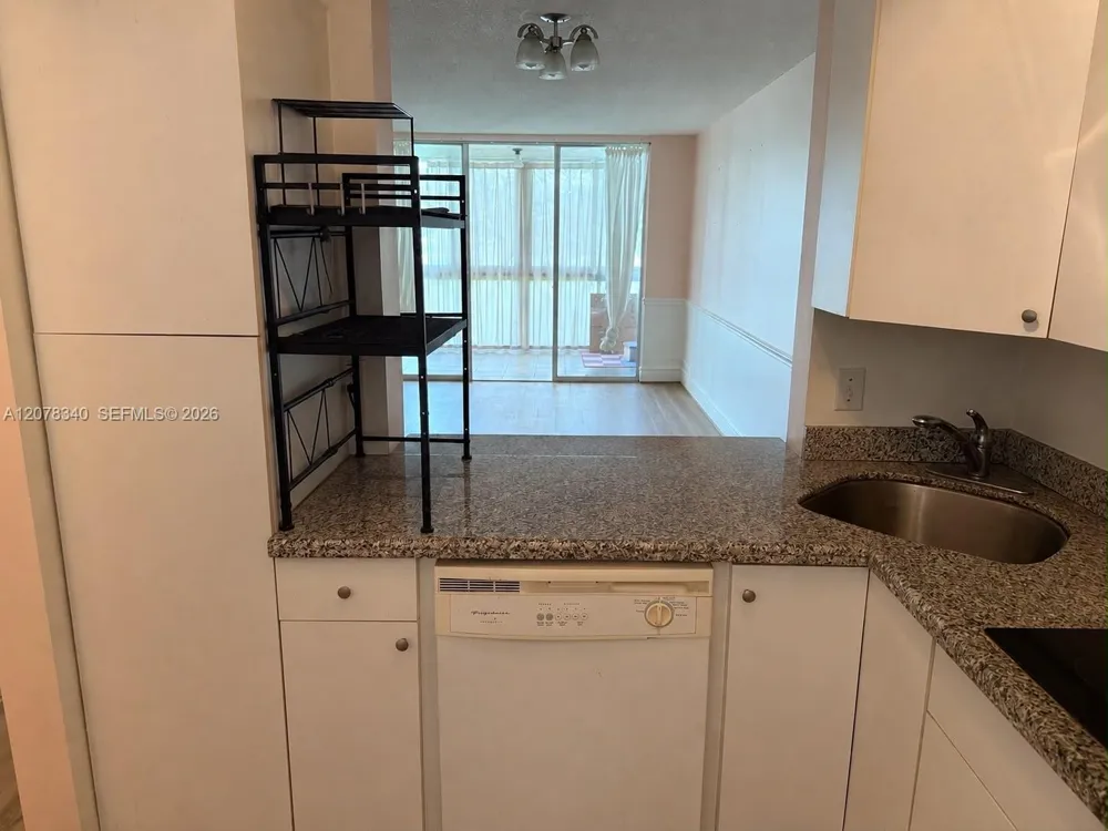 9420 Poinciana Pl #206 Davie, FL 33324