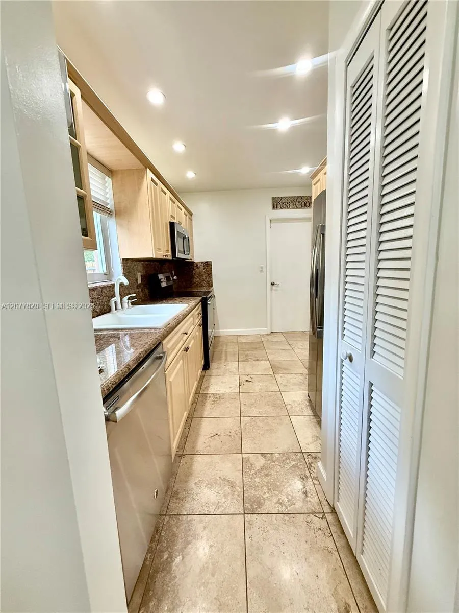 1340 Miami Springs Ave #o Miami Springs, FL 33166