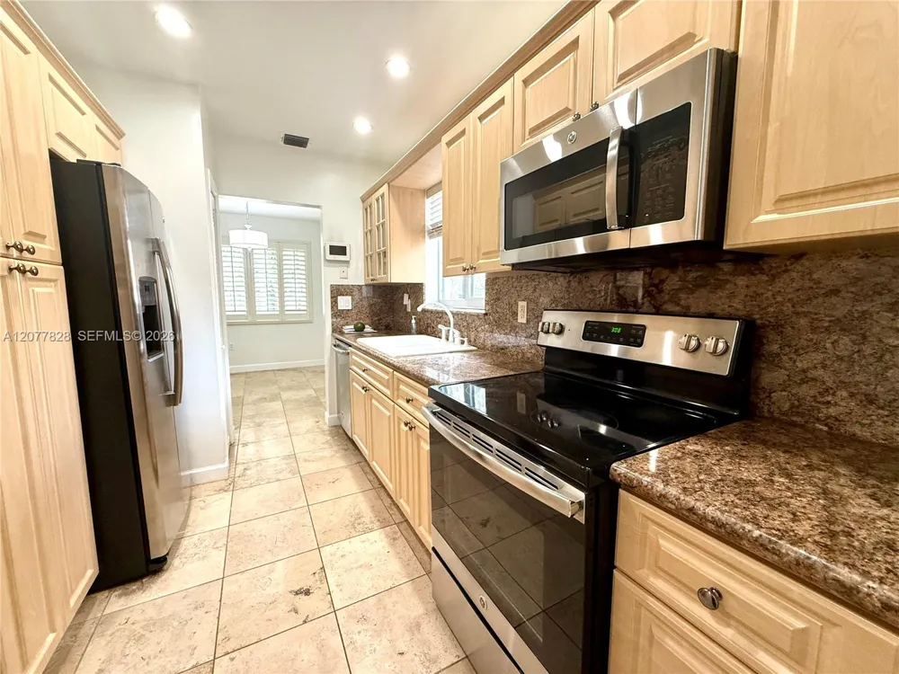 1340 Miami Springs Ave #o Miami Springs, FL 33166