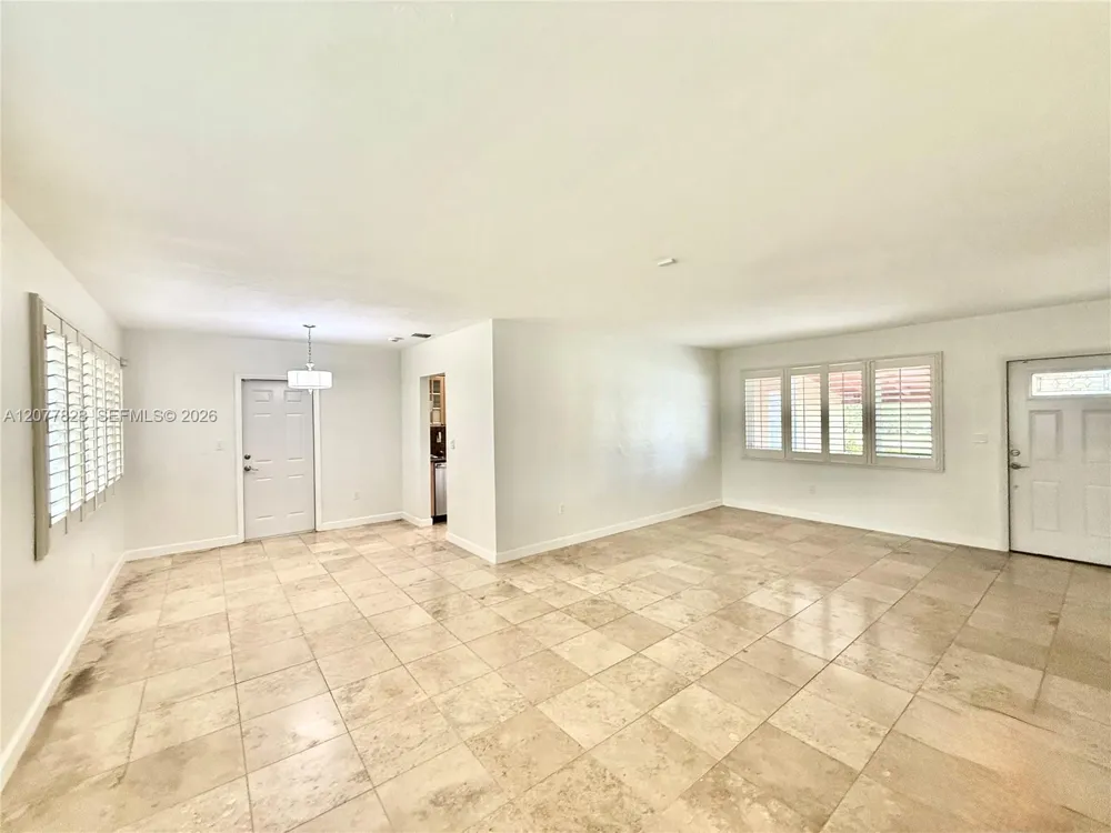 1340 Miami Springs Ave #o Miami Springs, FL 33166