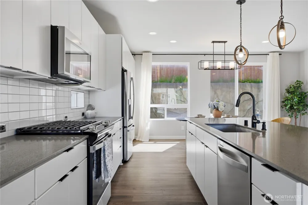 22615 69th Place W Mountlake Terrace, WA 98043