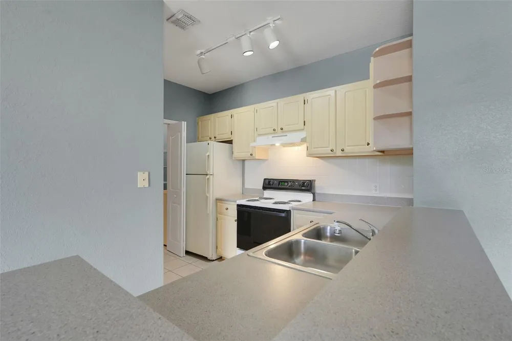 1150 LAKE SHADOW CIRCLE #3305 Maitland, FL 32751