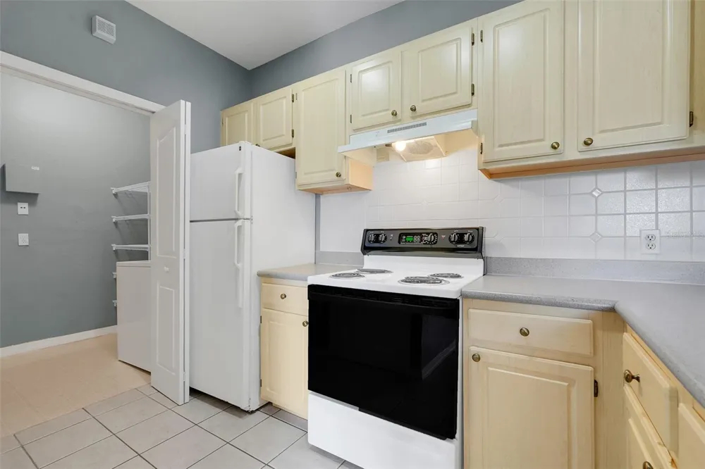 1150 LAKE SHADOW CIRCLE #3305 Maitland, FL 32751