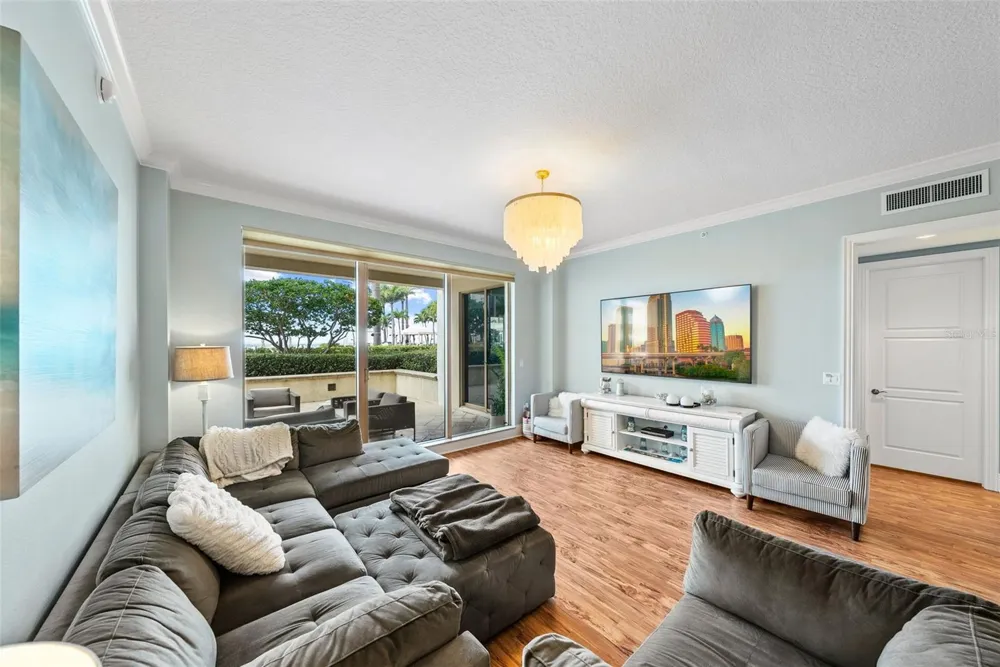 470 MANDALAY AVENUE #303 Clearwater, FL 33767