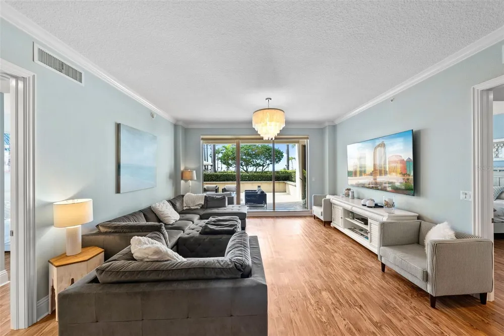 470 MANDALAY AVENUE #303 Clearwater, FL 33767