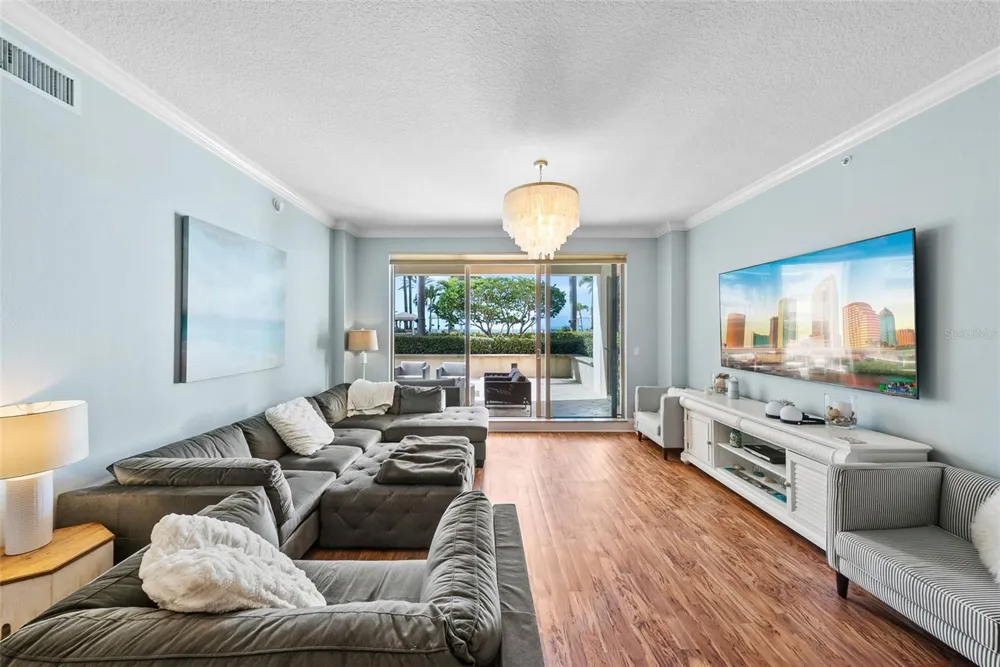 470 MANDALAY AVENUE #303 Clearwater, FL 33767