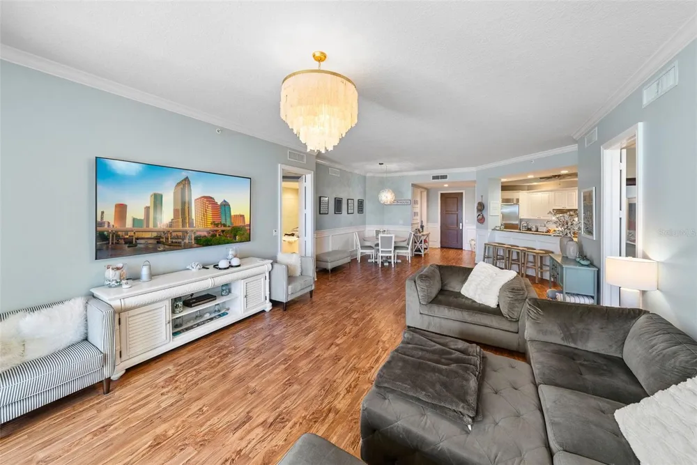 470 MANDALAY AVENUE #303 Clearwater, FL 33767