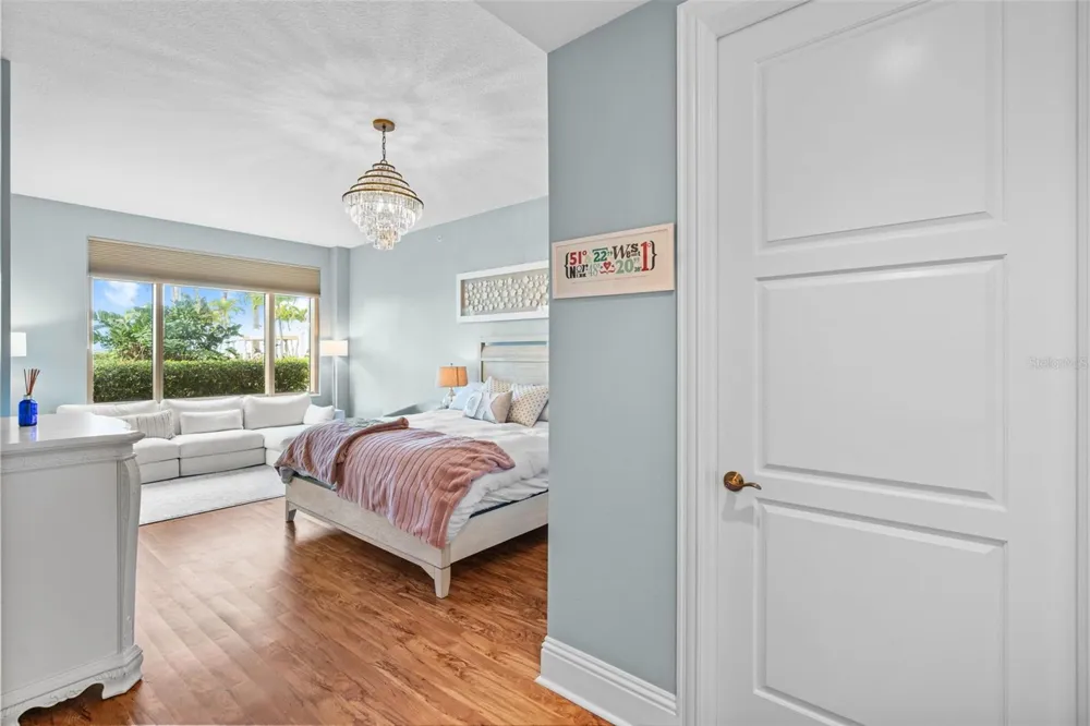 470 MANDALAY AVENUE #303 Clearwater, FL 33767