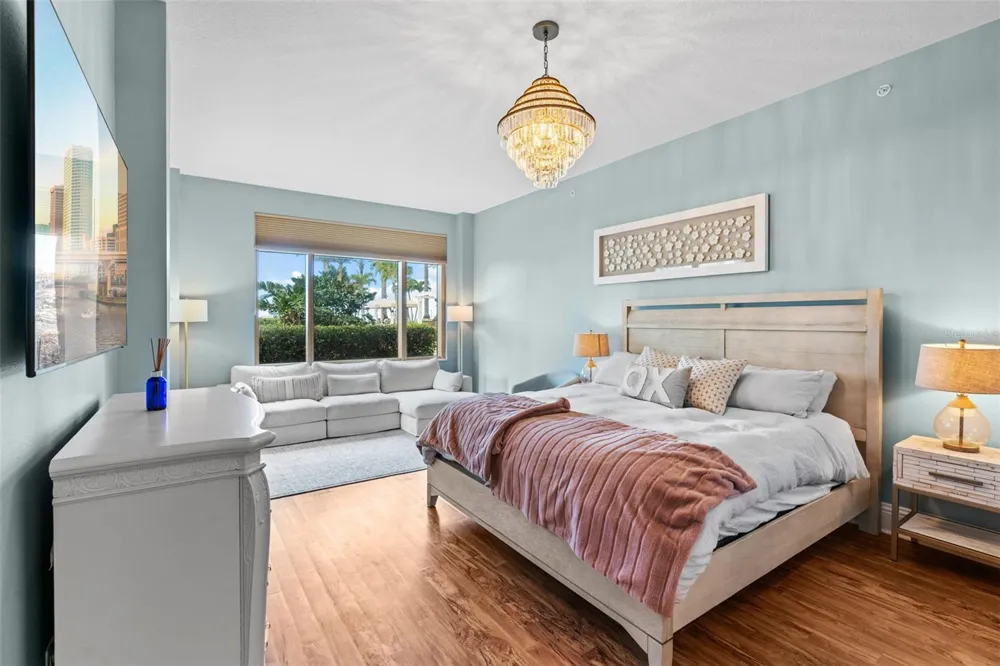 470 MANDALAY AVENUE #303 Clearwater, FL 33767