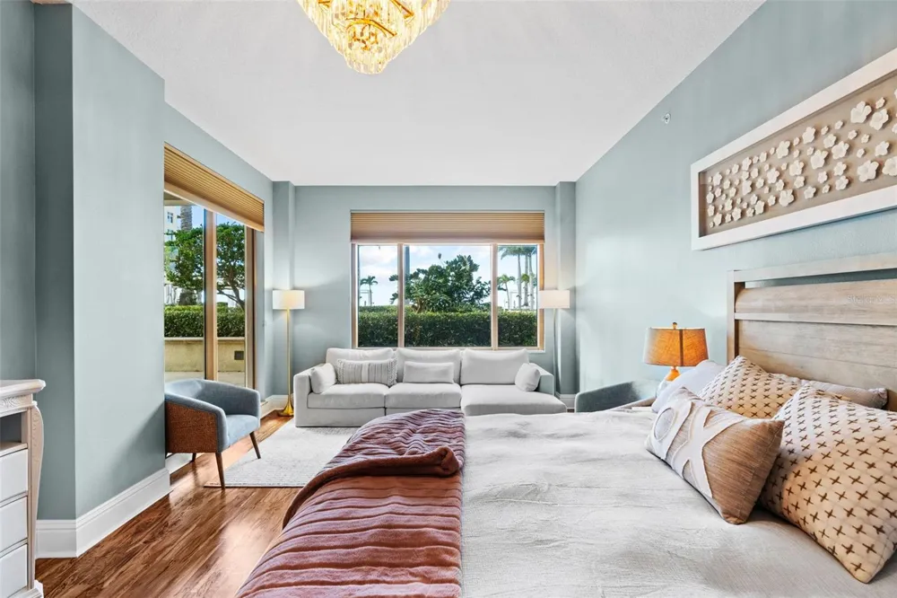 470 MANDALAY AVENUE #303 Clearwater, FL 33767