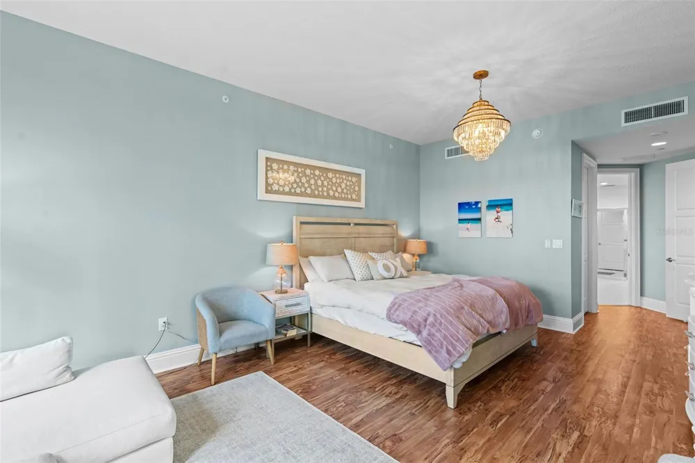 470 MANDALAY AVENUE #303 Clearwater, FL 33767