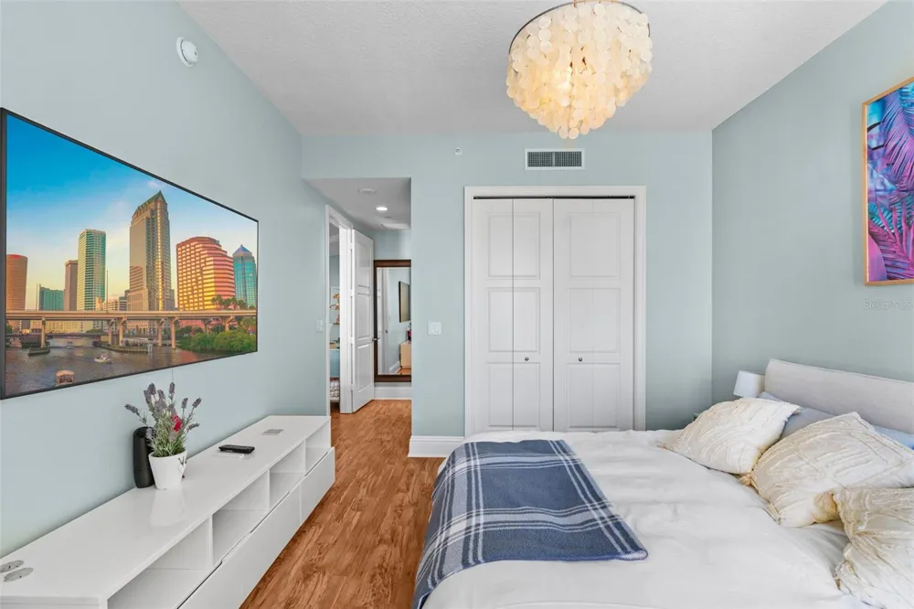 470 MANDALAY AVENUE #303 Clearwater, FL 33767