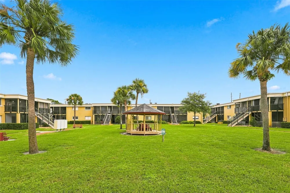 1000 LAKE OF THE WOODS BOULEVARD #B202 Fern Park, FL 32730
