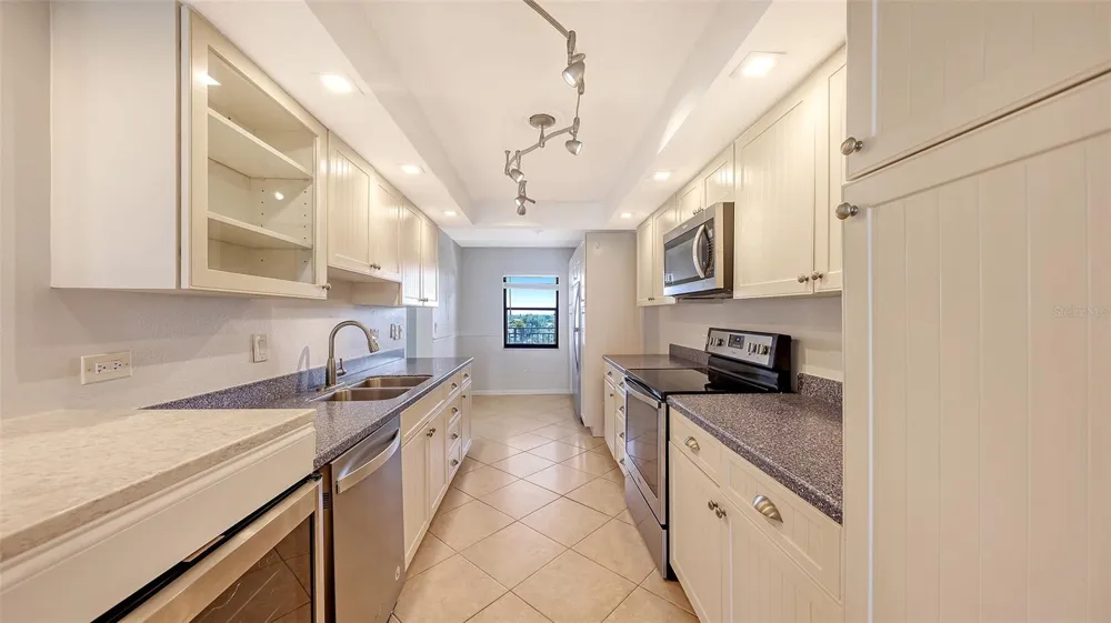 420 BEACH ROAD #706 Sarasota, FL 34242