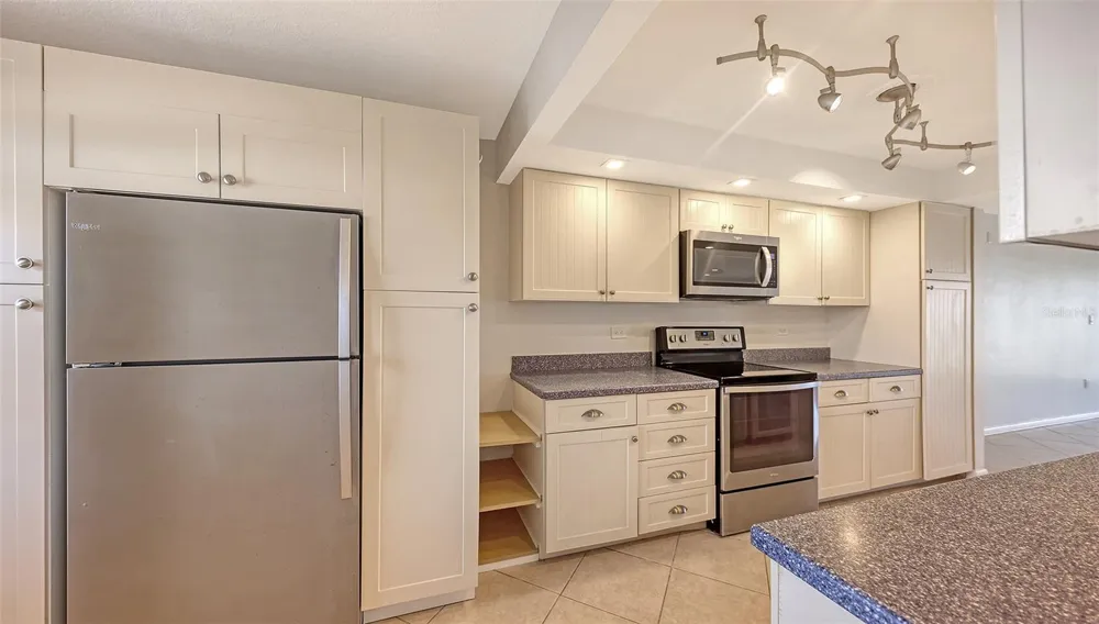 420 BEACH ROAD #706 Sarasota, FL 34242