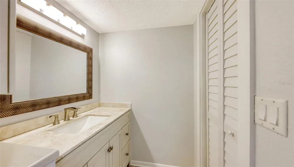 420 BEACH ROAD #706 Sarasota, FL 34242