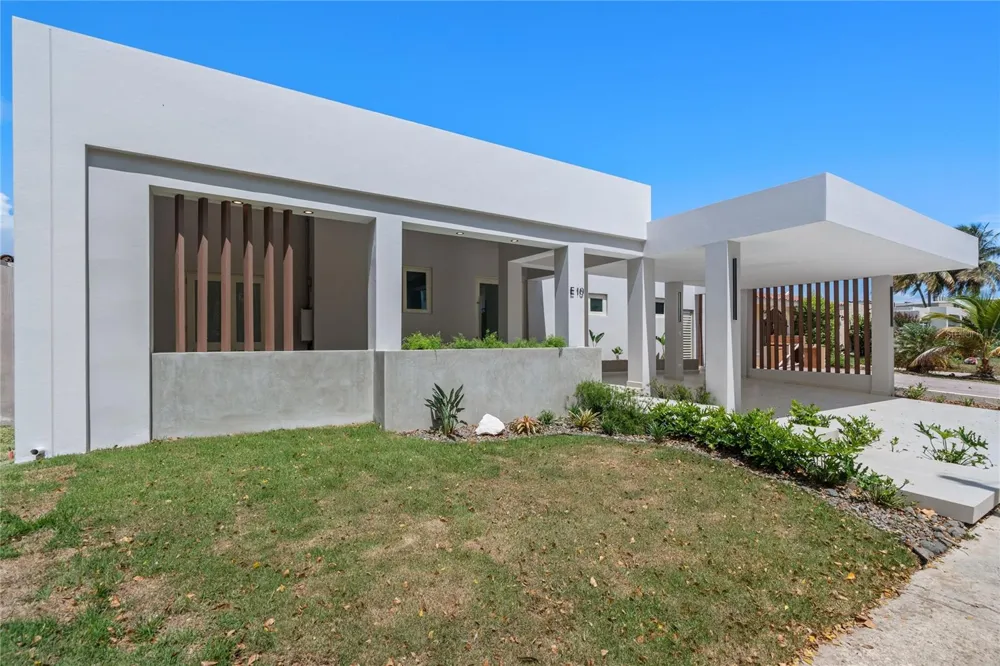 E 10 CALLE MADRE PERLA Dorado, PR 00646