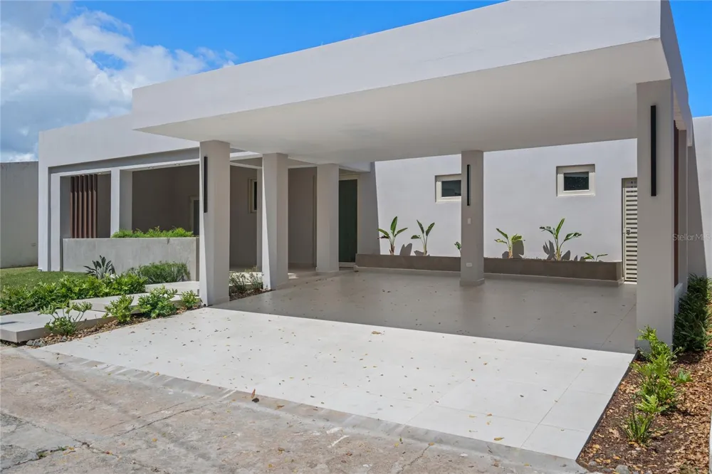 E 10 CALLE MADRE PERLA Dorado, PR 00646